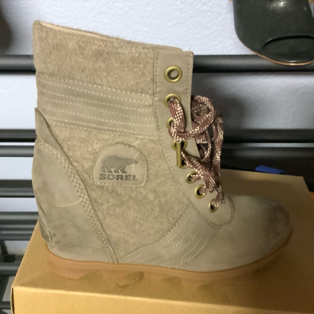 Sorel platform wedge boot